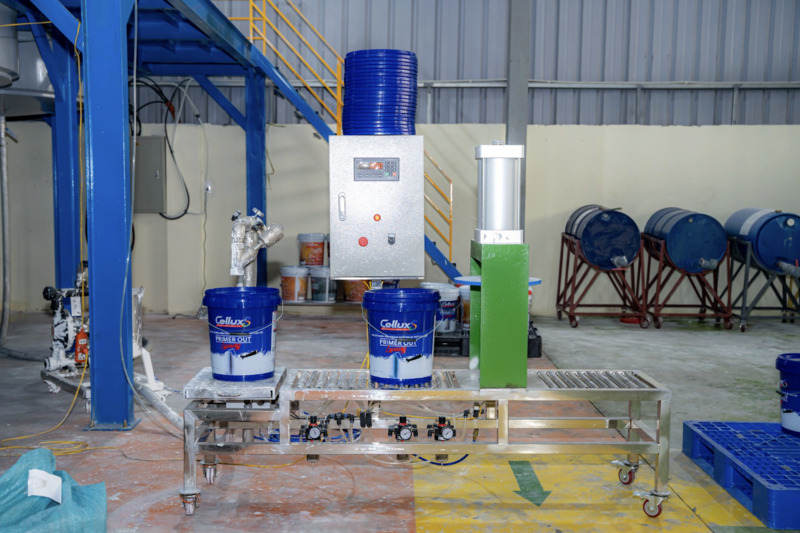 Có nên tự gia công sơn thương hiệu riêng không?